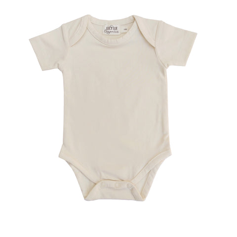 Lucy Lue Organics short sleeve baby bodysuit. Organic newborn clothes. Baby clothing. Gender neutral newborn clothes. Baby romper. Organic baby bodysuits. modern organic baby clothes. newborn clothes. sustainable baby clothes. Soft baby clothes. solid color baby clothes