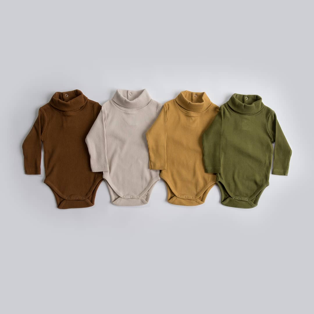 Turtleneck baby bodysuits. Lucy Lue Organics. Winter baby clothes. organic ribbed Long sleeve bodysuits. Mock neck bodysuits . Organic baby clothes. Neutral baby bodysuits. Earth tone onesies