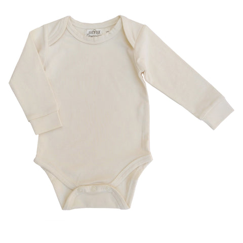 Lucy Lue Organics long sleeve baby bodysuit. Organic newborn clothes. Baby clothing. Gender neutral newborn clothes. Baby romper. Organic baby bodysuits. modern organic baby clothes. newborn clothes. sustainable baby clothes. Soft baby clothes. solid color baby clothes
